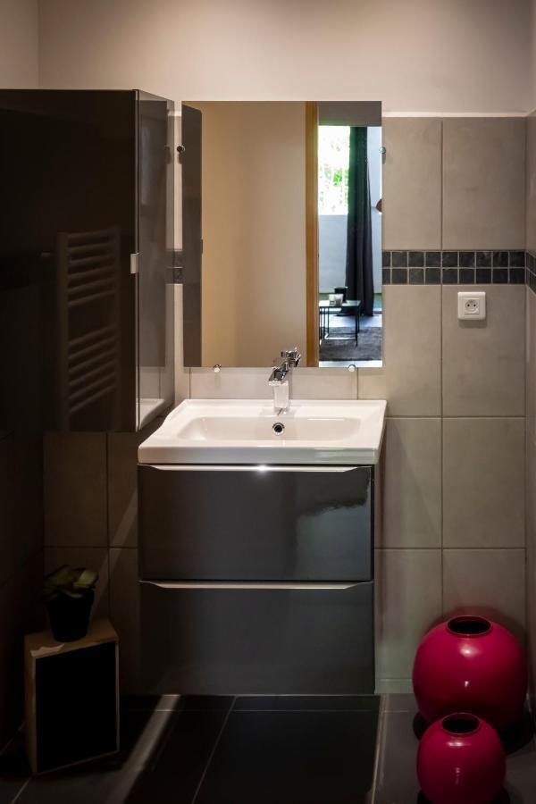 Superbe Appartement Avec Patio Nimes Exterior foto