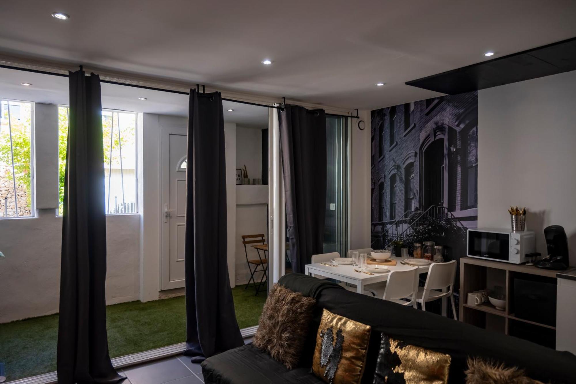 Superbe Appartement Avec Patio Nimes Exterior foto